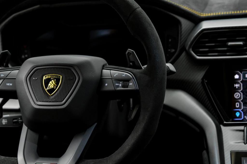 Used 2023 Lamborghini Urus Performante AWD/4WD image 18