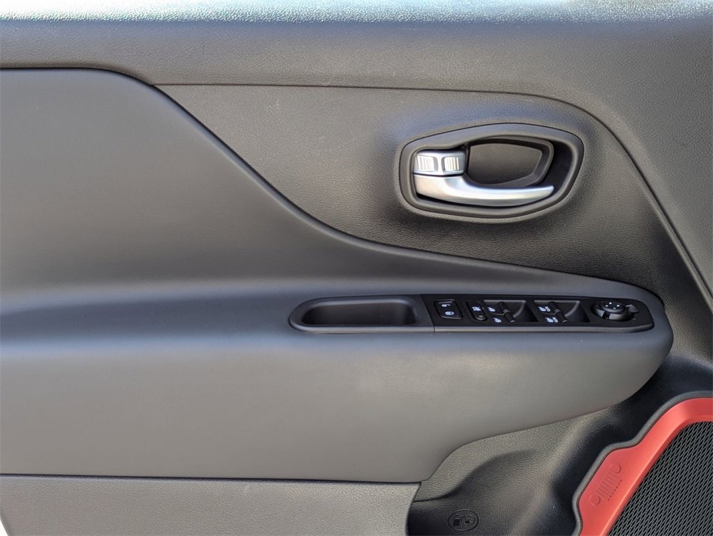 Used 2022 Jeep Renegade Trailhawk image 12