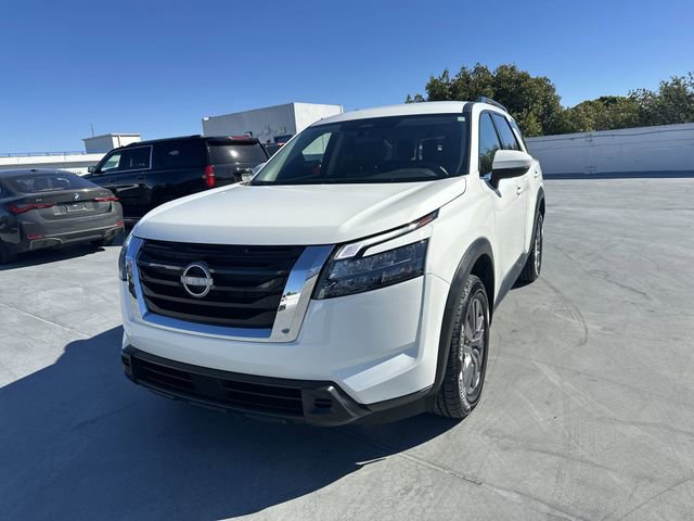 Used 2025 Nissan Pathfinder SV image 39