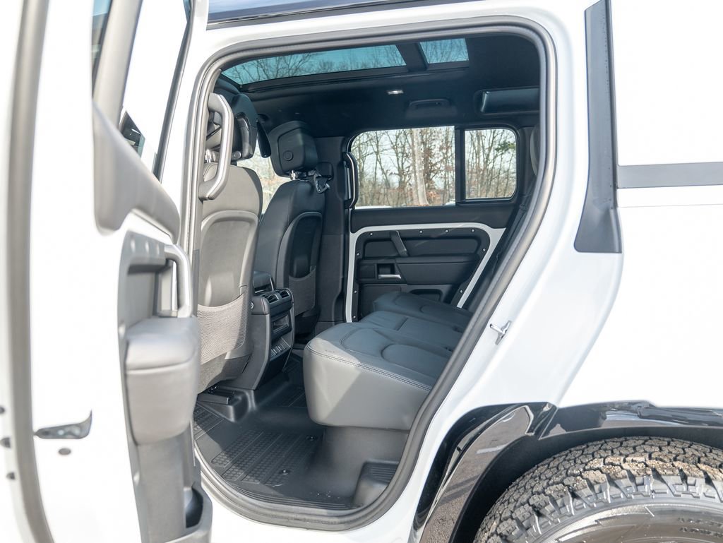 New 2026 Land Rover Defender 110 X-Dynamic SE image 21