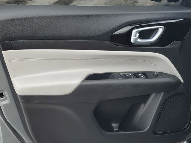 Used 2024 Jeep Compass Limited image 25