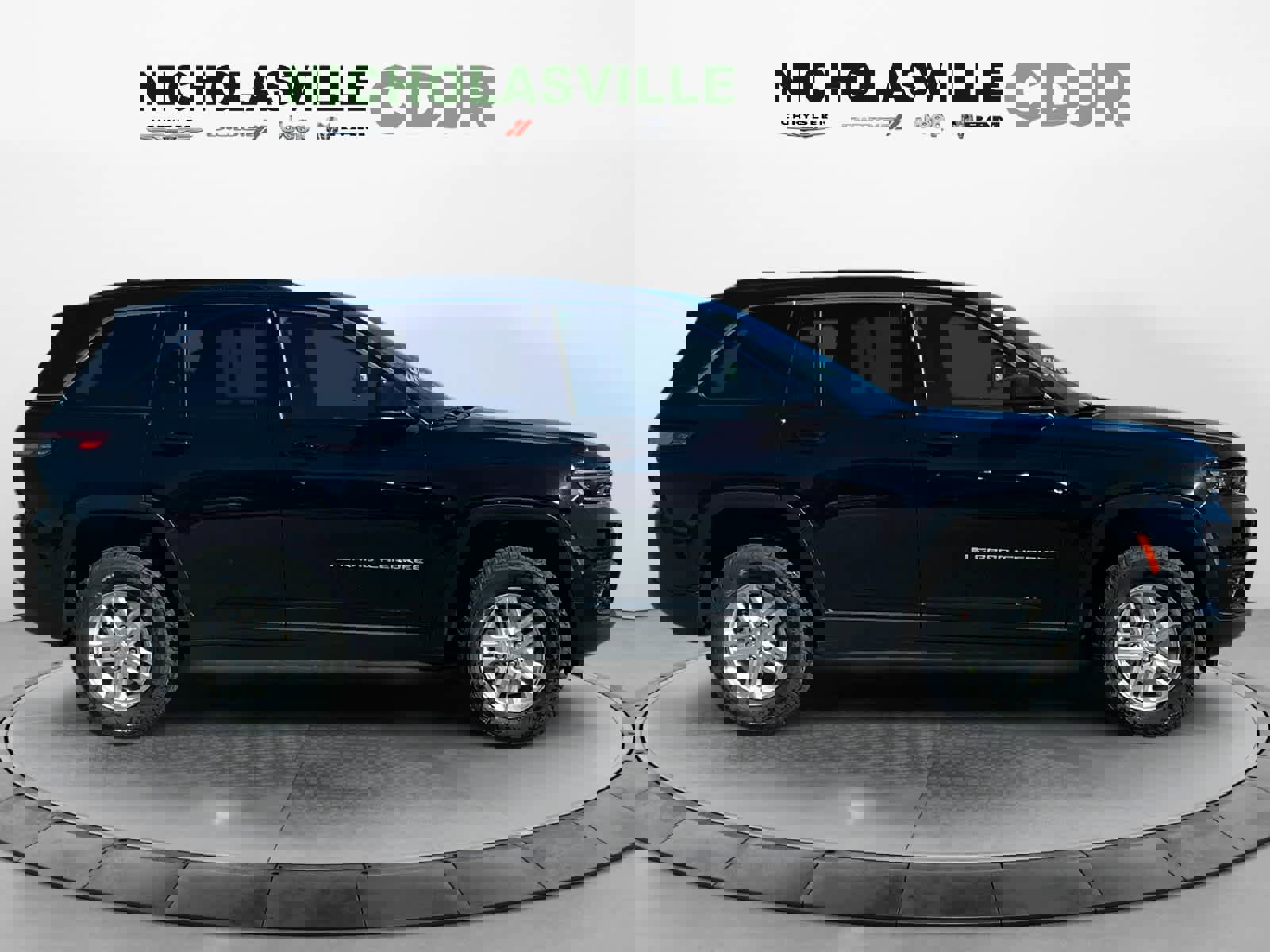 New 2025 Jeep Grand Cherokee Laredo w/ Luxury Tech Group I image 7