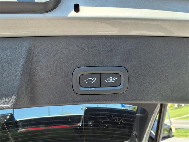 Used 2023 Volvo XC40 B5 Plus w/ Protection Package Premier image 8