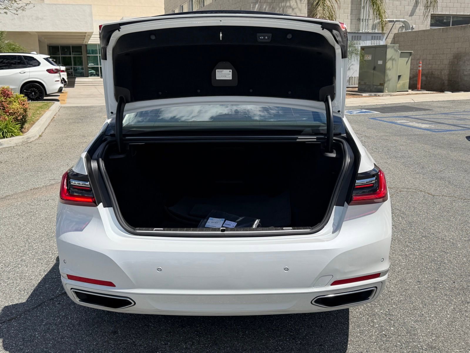 Certified 2022 BMW 750i xDrive image 17