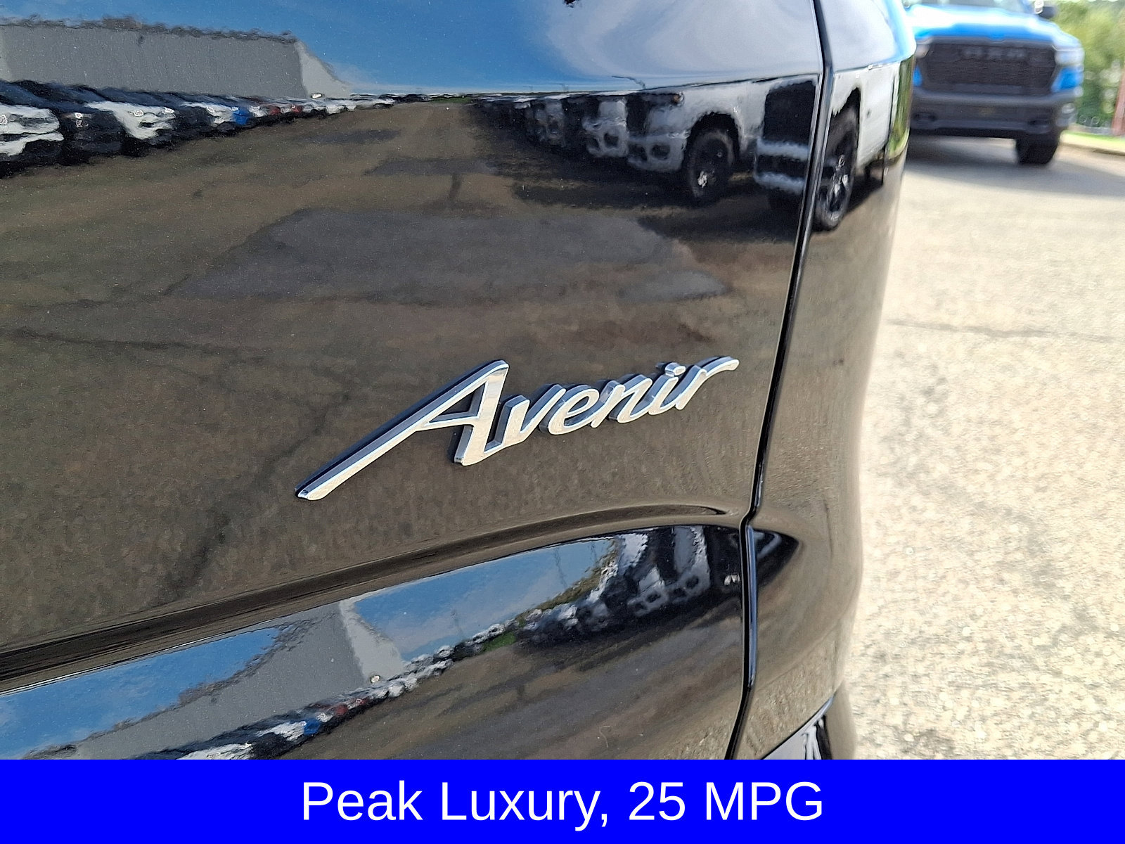 Used 2024 Buick Enclave Avenir w/ Avenir Technology Package AWD/4WD image 34