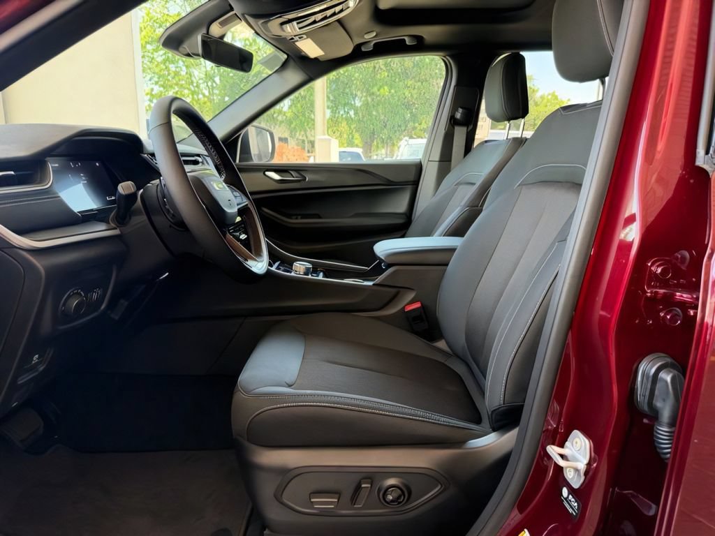 New 2026 Jeep Grand Cherokee Laredo X AWD/4WD image 13