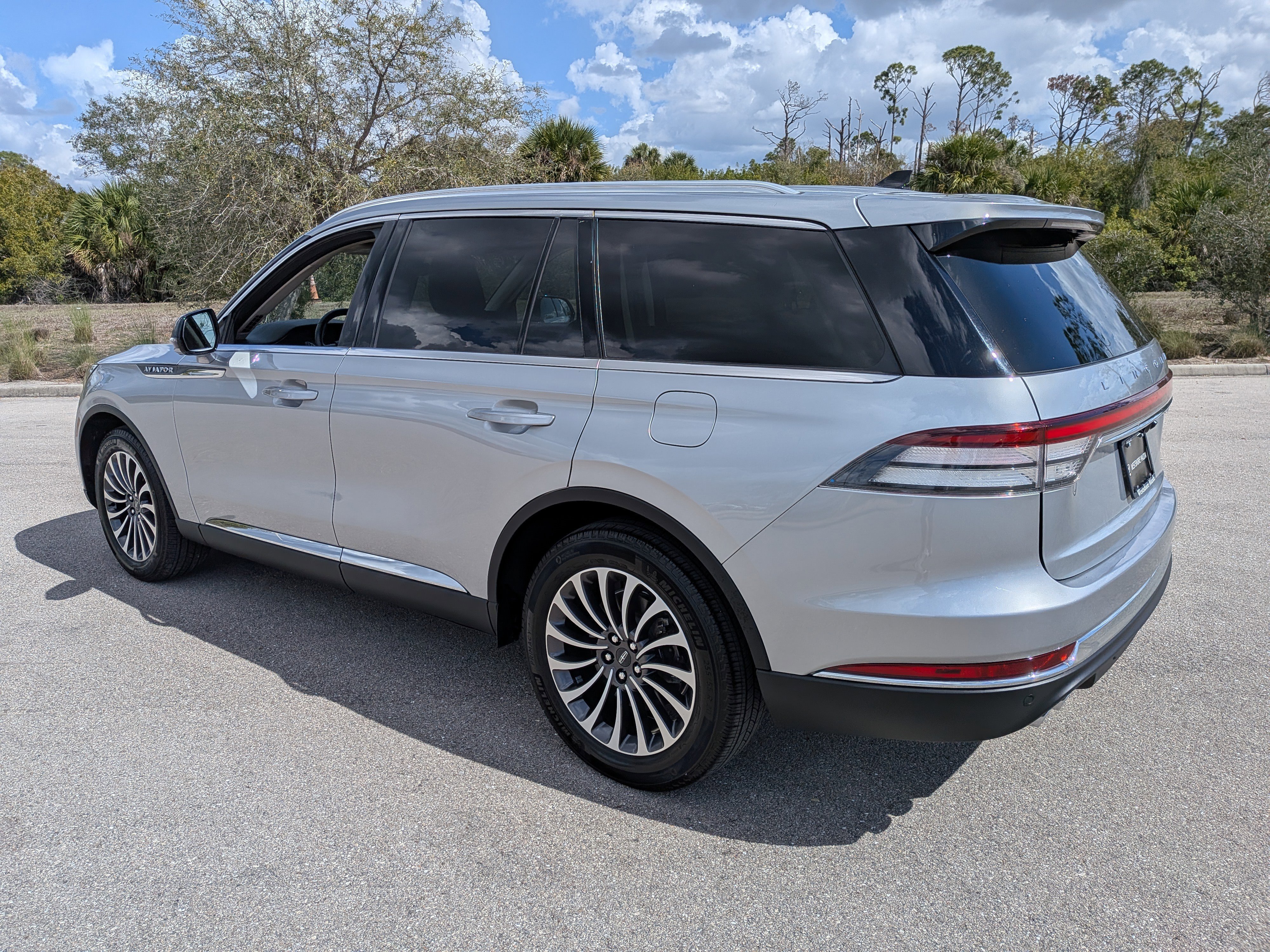 Used 2023 Lincoln Aviator Reserve image 7