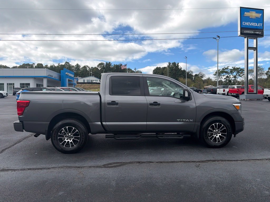 Used 2024 Nissan Titan SV w/ SV Convenience Package AWD/4WD image 11