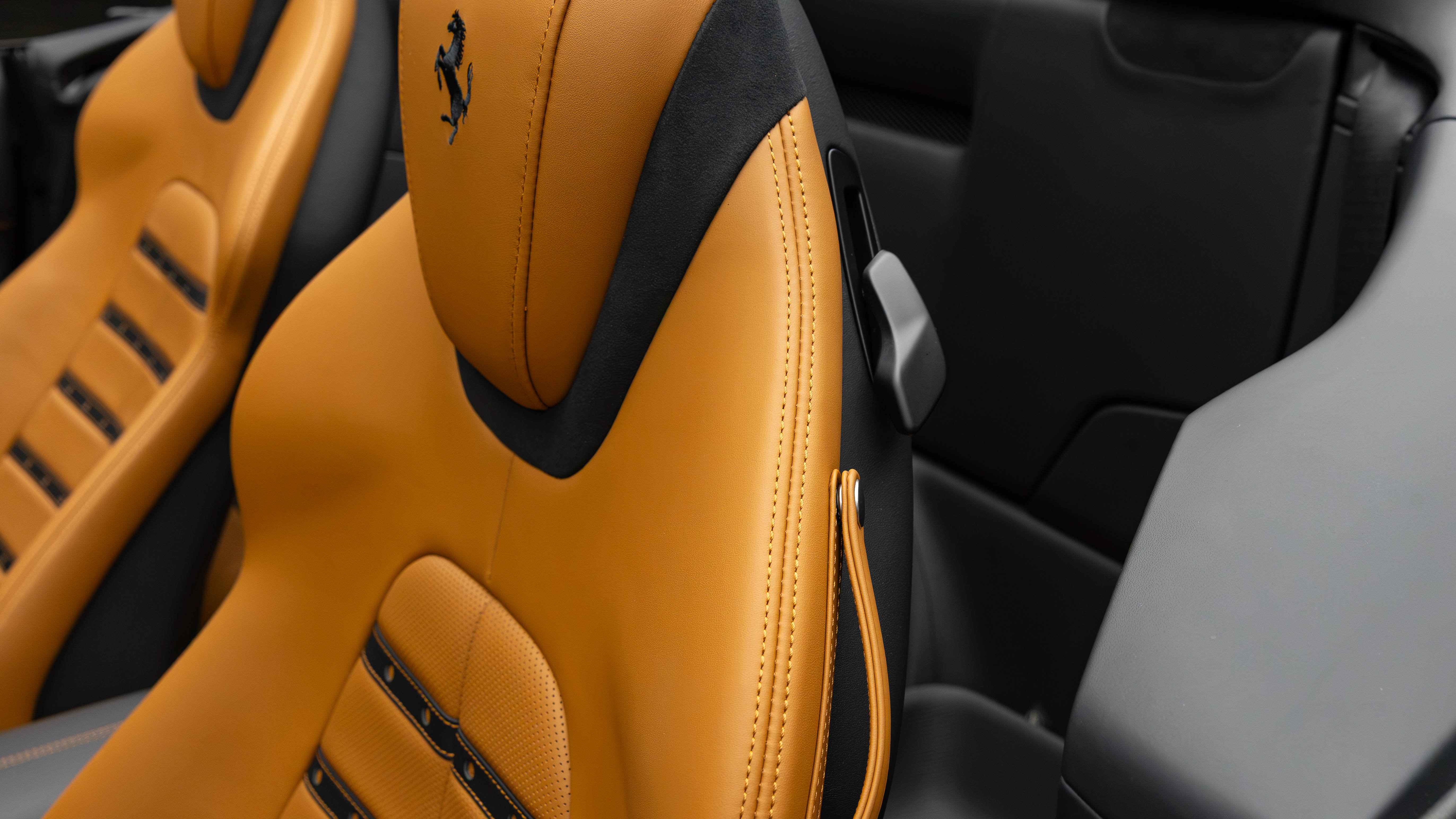 Certified 2025 Ferrari Roma Spider RWD image 17