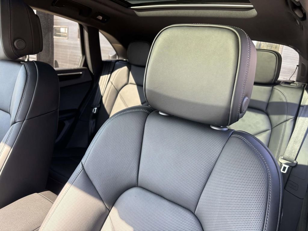 New 2026 Porsche Macan image 21