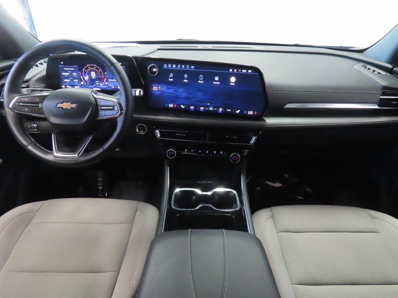 Used 2025 Chevrolet Traverse LT AWD/4WD image 11