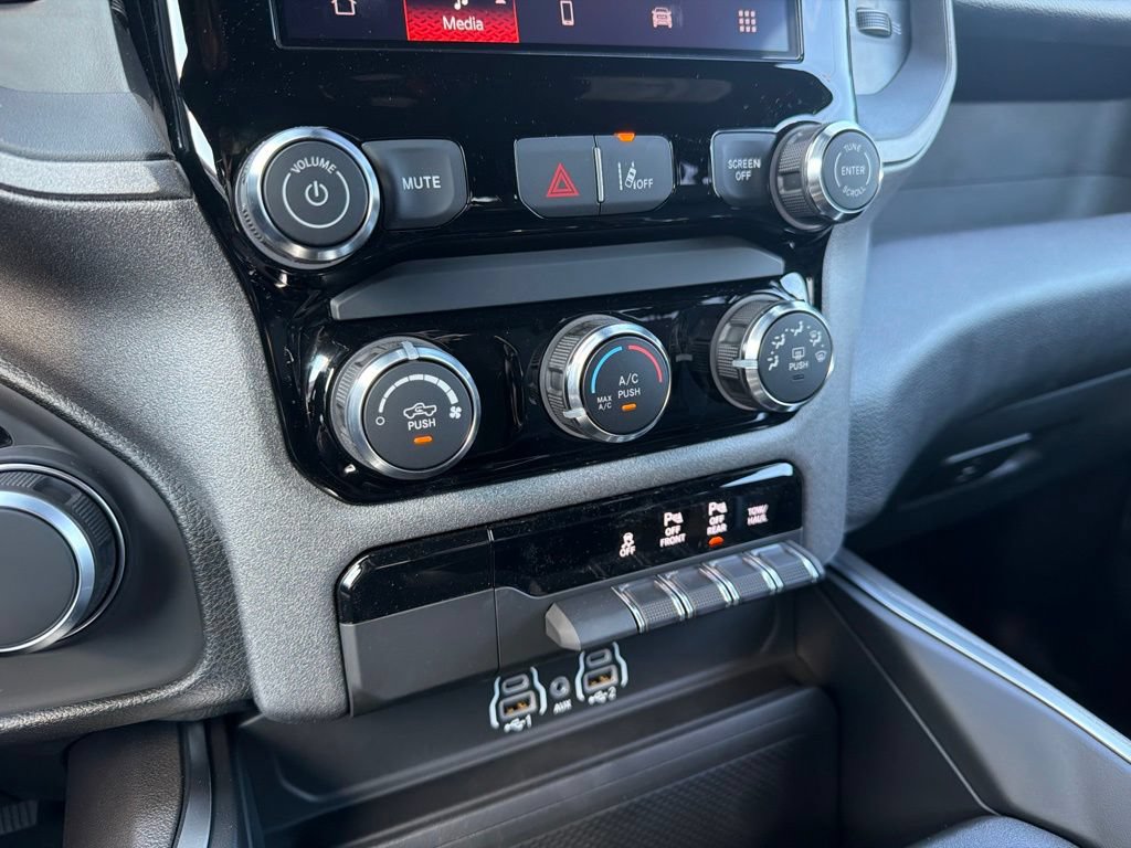 New 2027 RAM 1500 Express AWD/4WD image 11