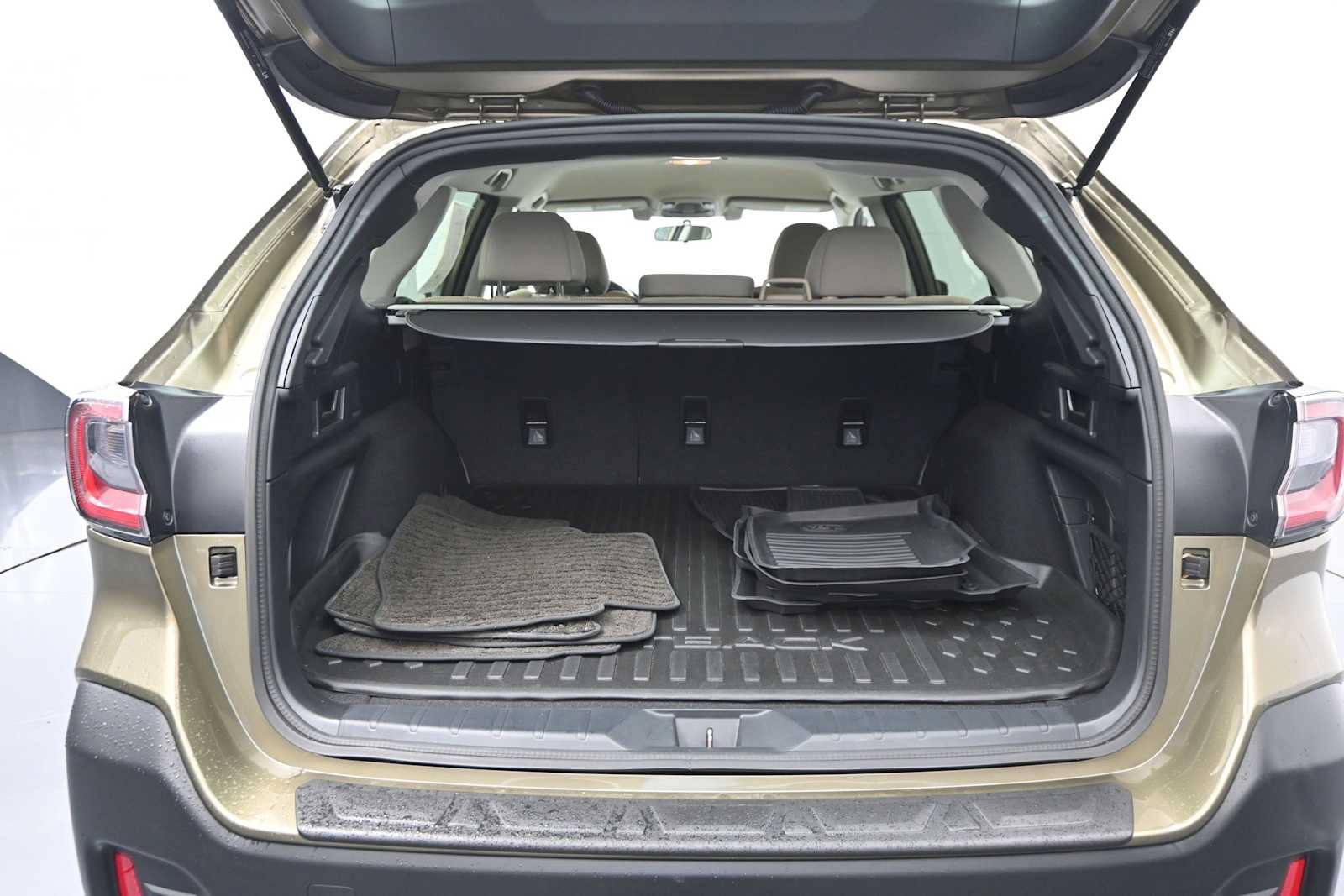Used 2022 Subaru Outback Premium AWD/4WD image 6