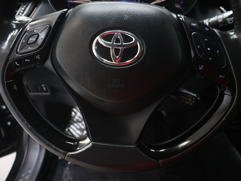 Used 2022 Toyota C-HR Limited FWD image 18