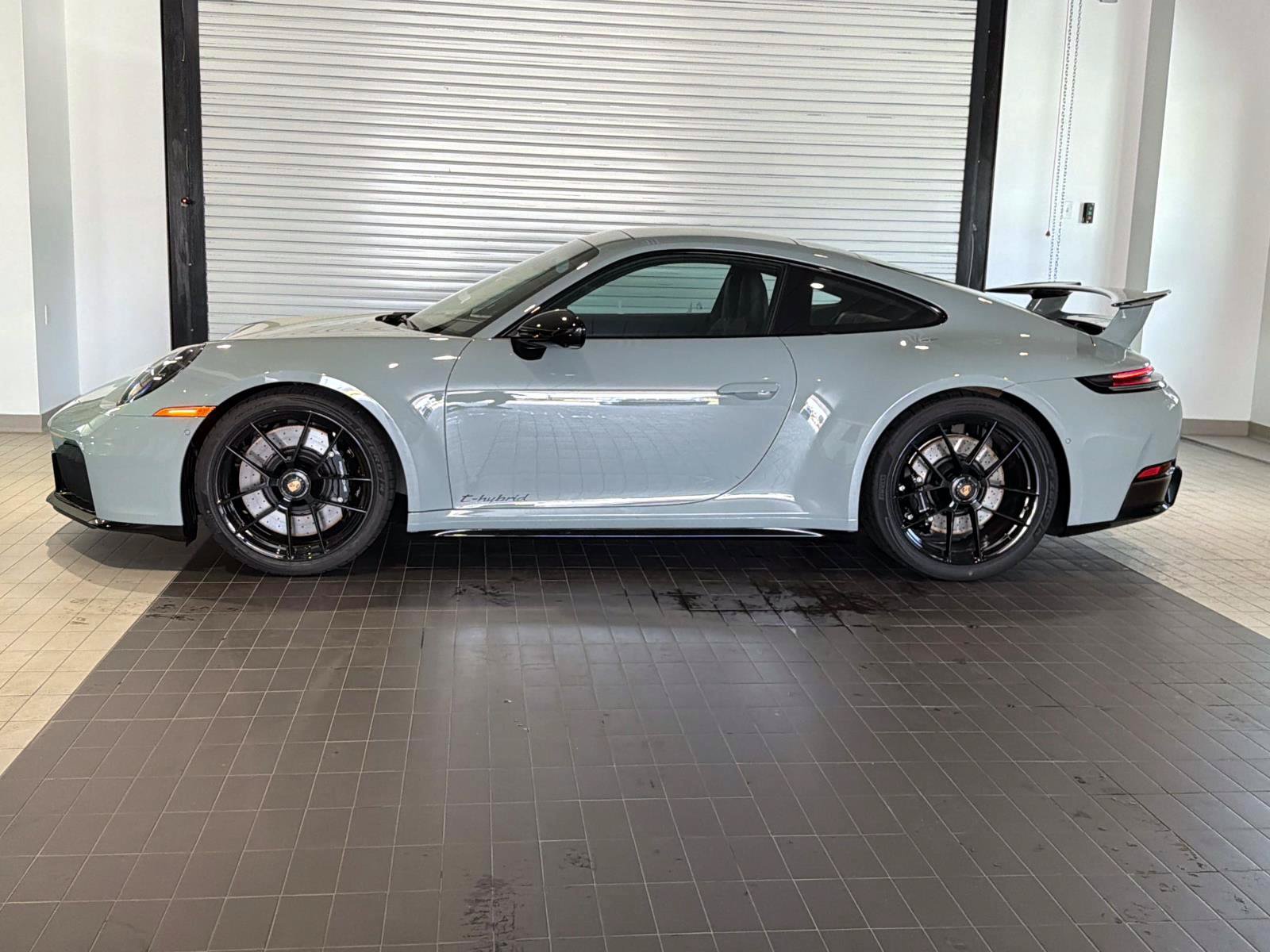 New 2026 Porsche 911 Carrera GTS RWD image 2