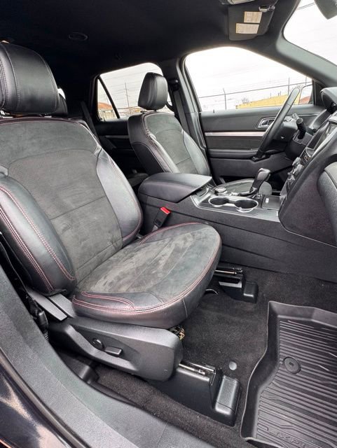 Used 2019 Ford Explorer XLT w/ XLT Sport Appearance Package image 15