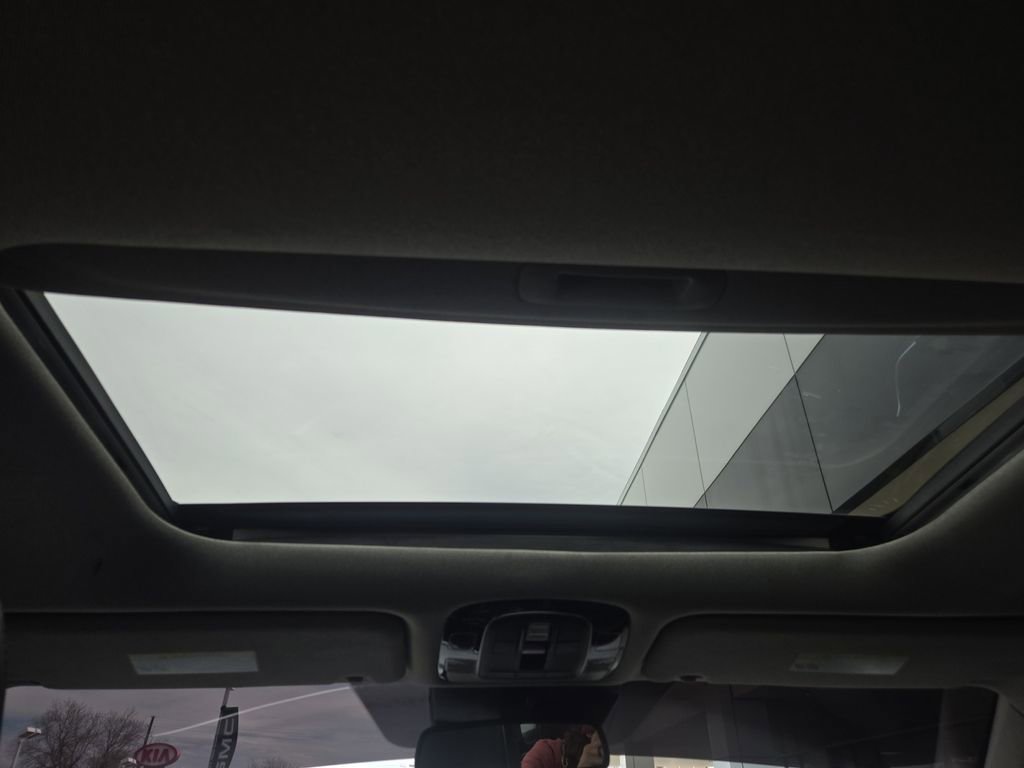 Used 2021 Hyundai Palisade Limited w/ Winter Package image 17