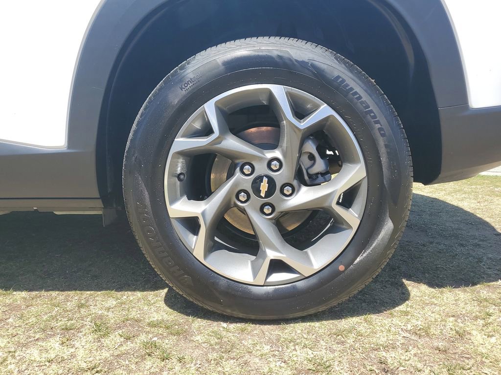 Used 2025 Chevrolet Trax LT FWD image 6