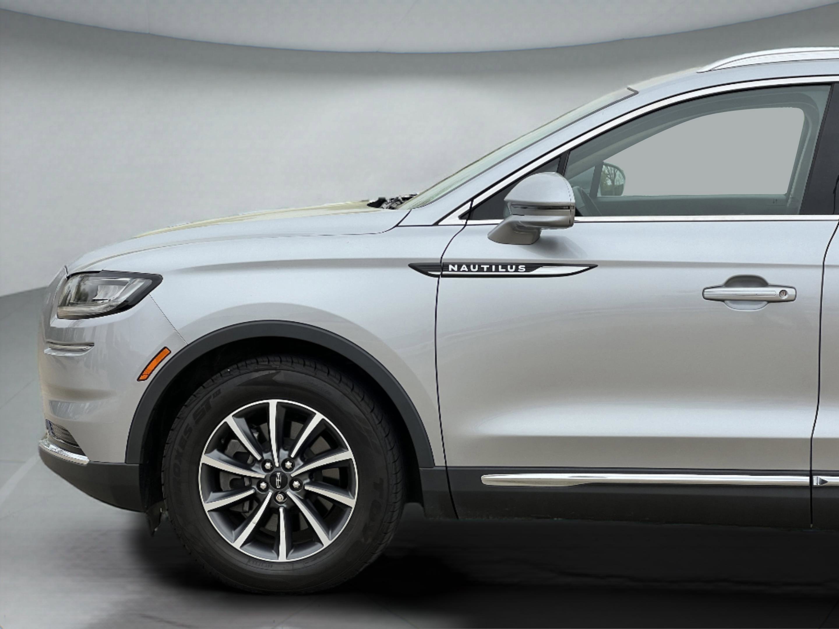 Used 2022 Lincoln Nautilus AWD image 30