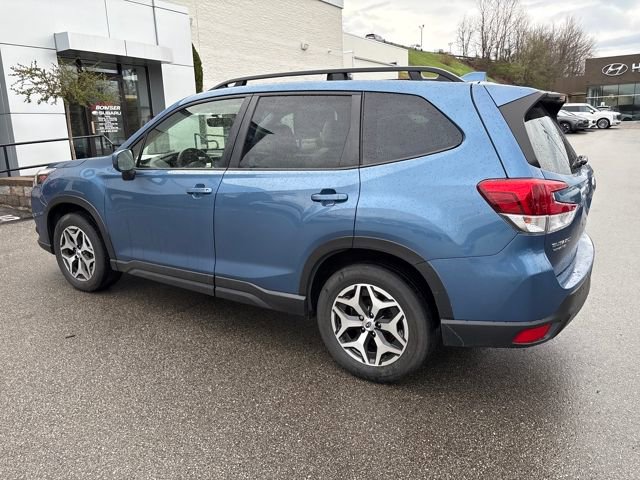 Used 2023 Subaru Forester Premium image 3