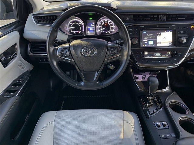 Used 2018 Toyota Avalon Limited image 25