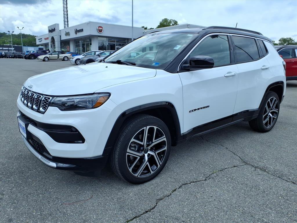 Used 2025 Jeep Compass Limited w/ Elite Group AWD/4WD image 8
