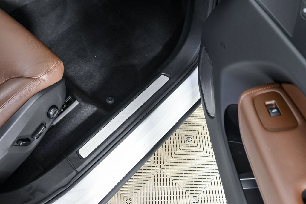 Certified 2024 Volvo XC60 B5 Plus w/ Protection Package Premier AWD/4WD image 25