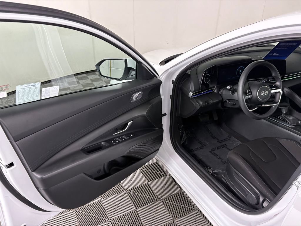Used 2024 Hyundai Elantra SEL image 12