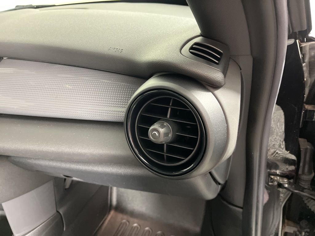 Used 2019 MINI Cooper 2-Door Hardtop image 18