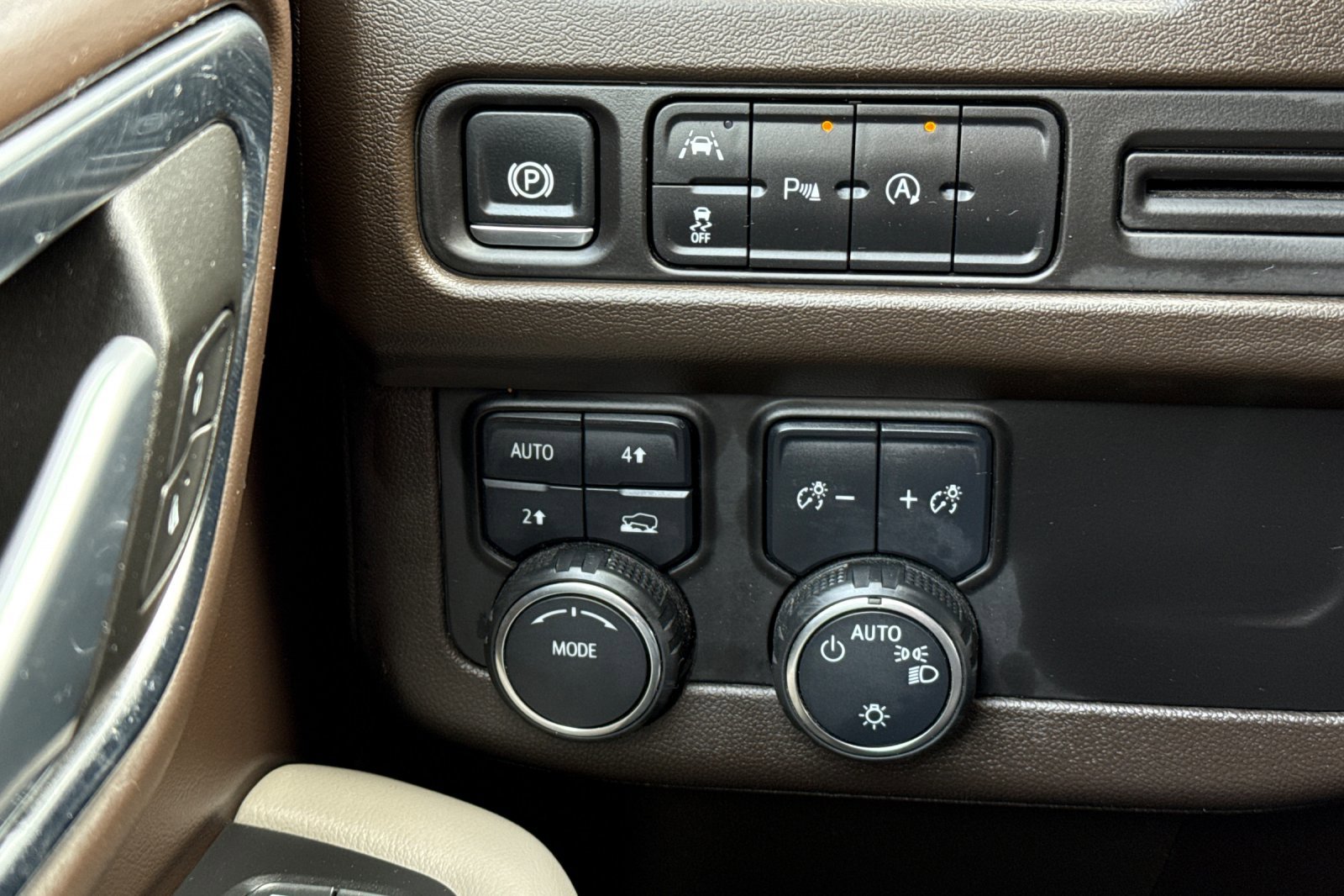 Used 2024 Chevrolet Suburban LT image 35