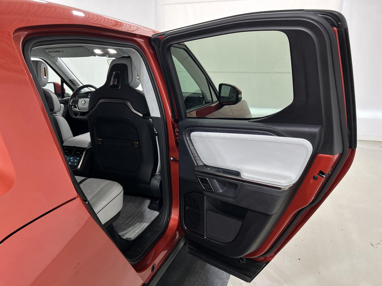 Used 2023 Rivian R1T Adventure AWD/4WD image 19