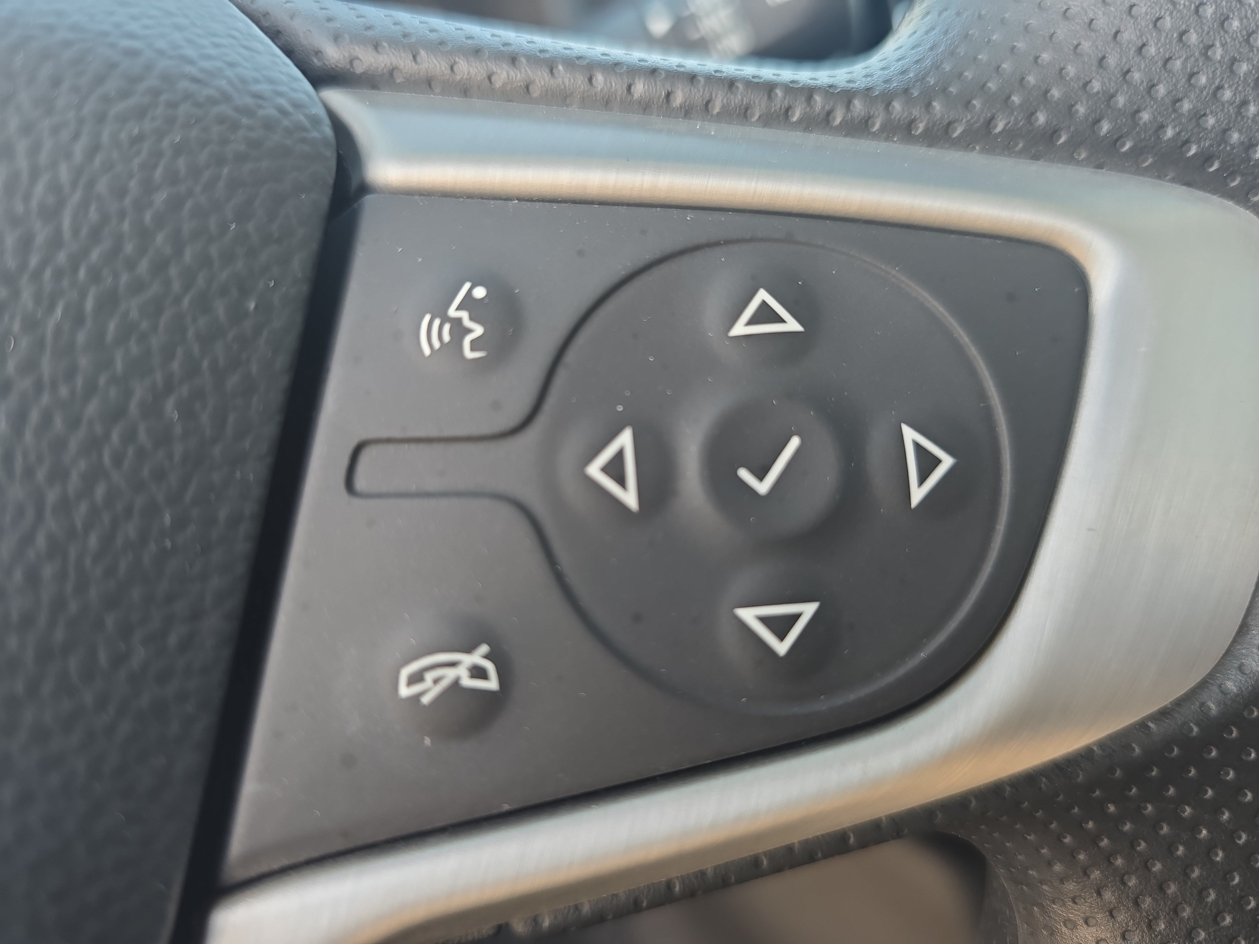 Used 2023 GMC Terrain SLE FWD image 17