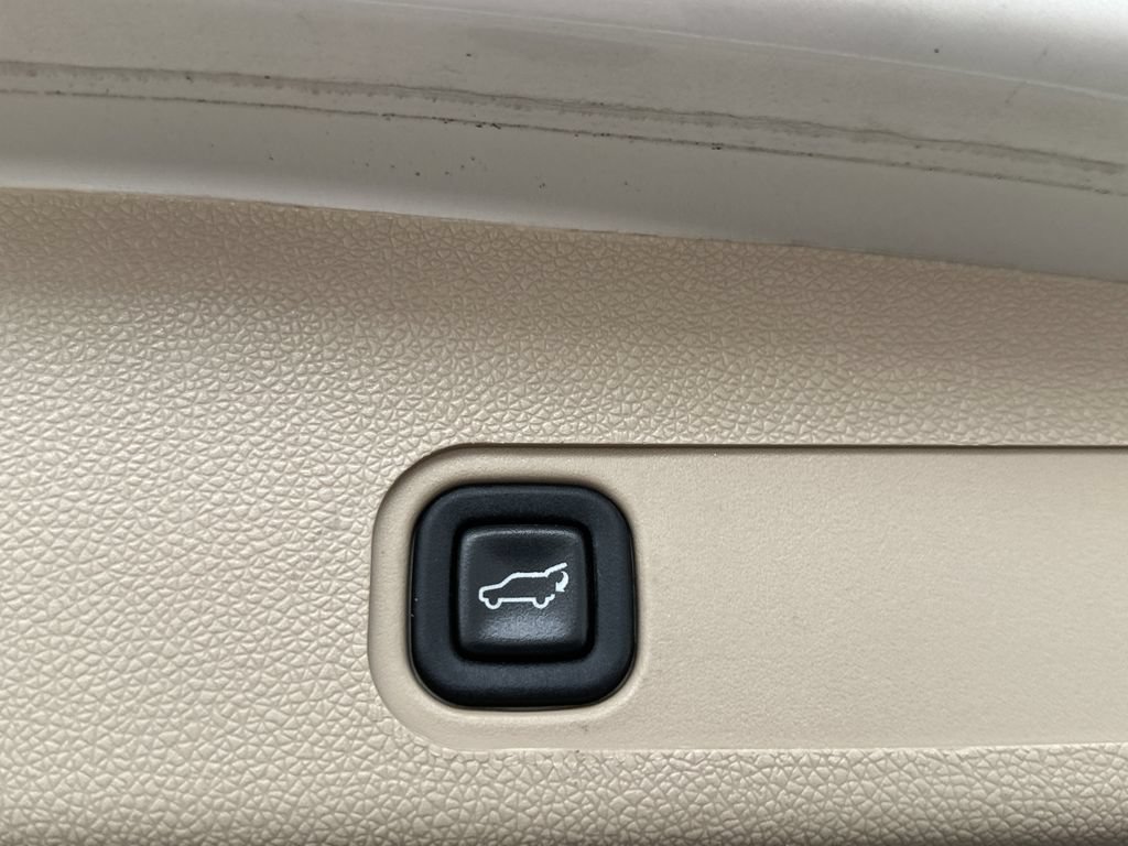 Used 2014 GMC Yukon Denali RWD image 32