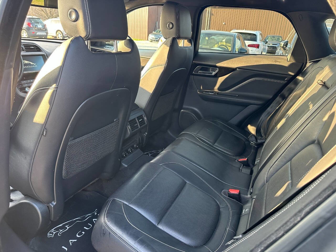 Used 2018 Jaguar F-PACE R-Sport image 13