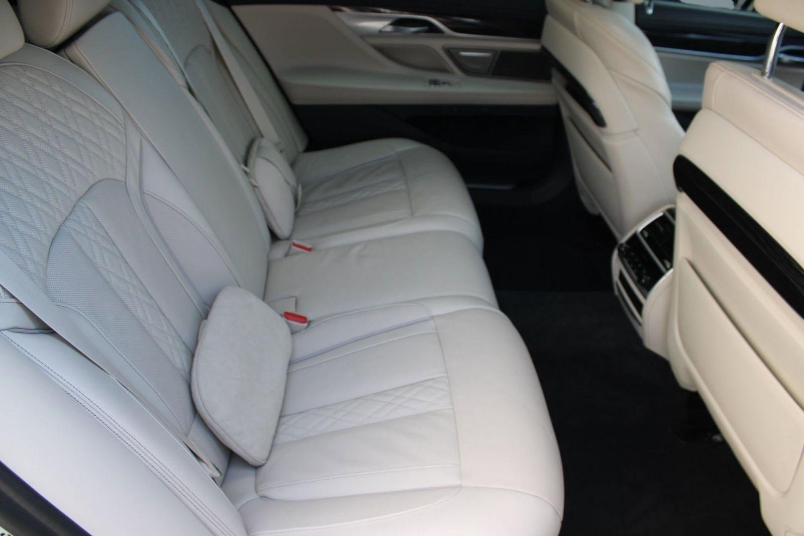 Used 2022 BMW 750i xDrive w/ Luxury Rear Seating Package image 34