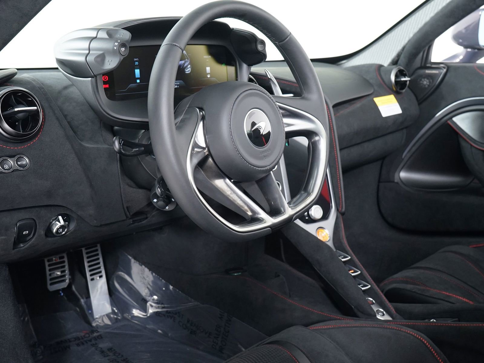 Used 2026 McLaren 750S Spider RWD image 4