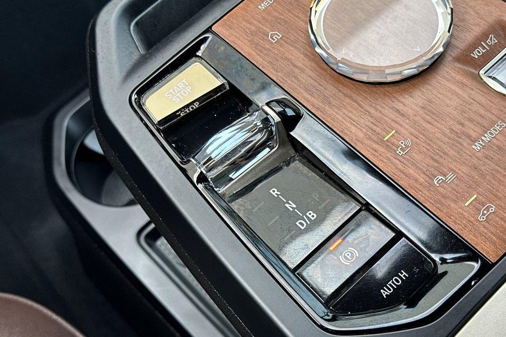 Used 2023 BMW iX xDrive50 w/ Premium Package image 25