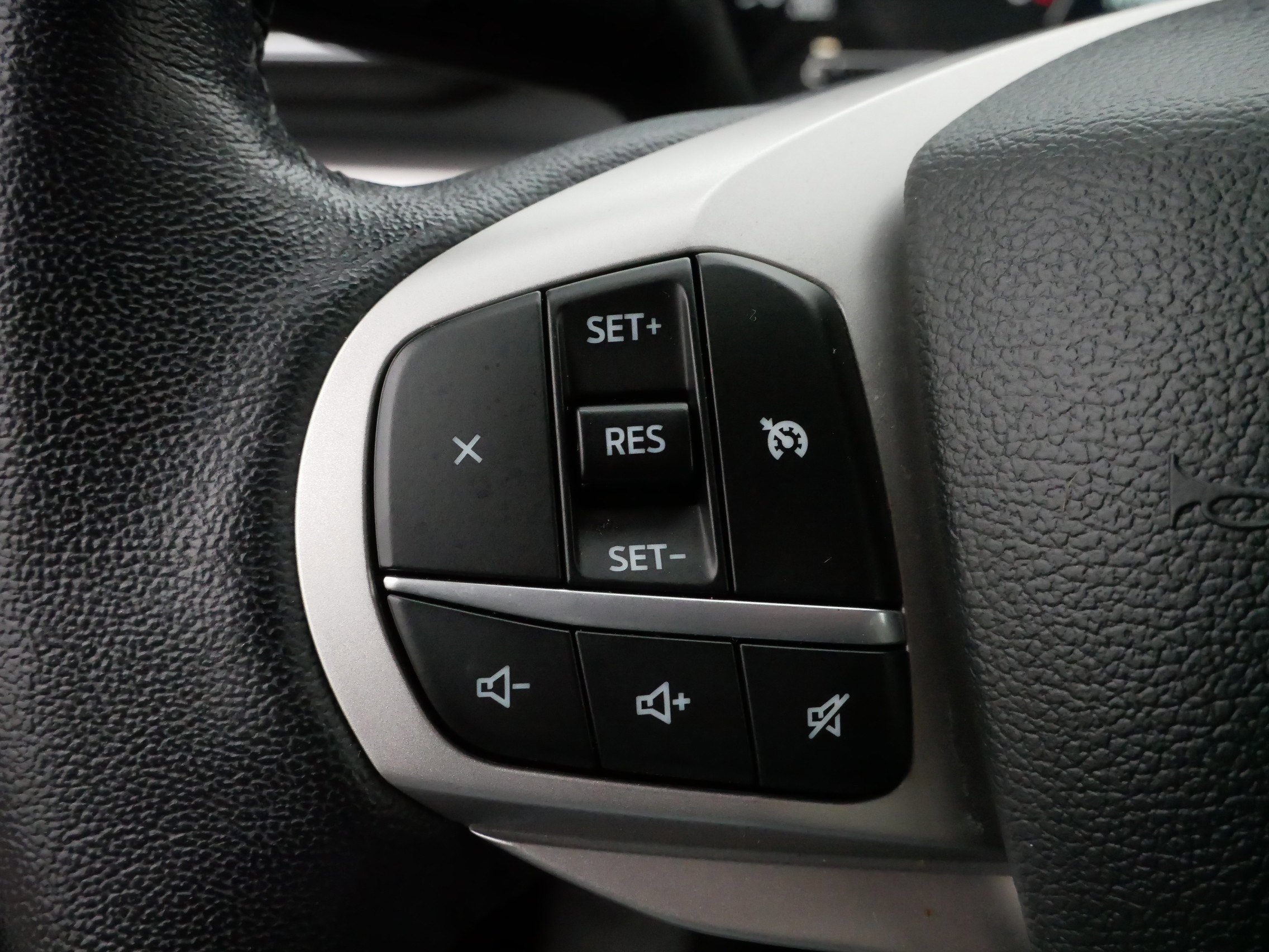 Used 2022 Ford Explorer XLT image 26