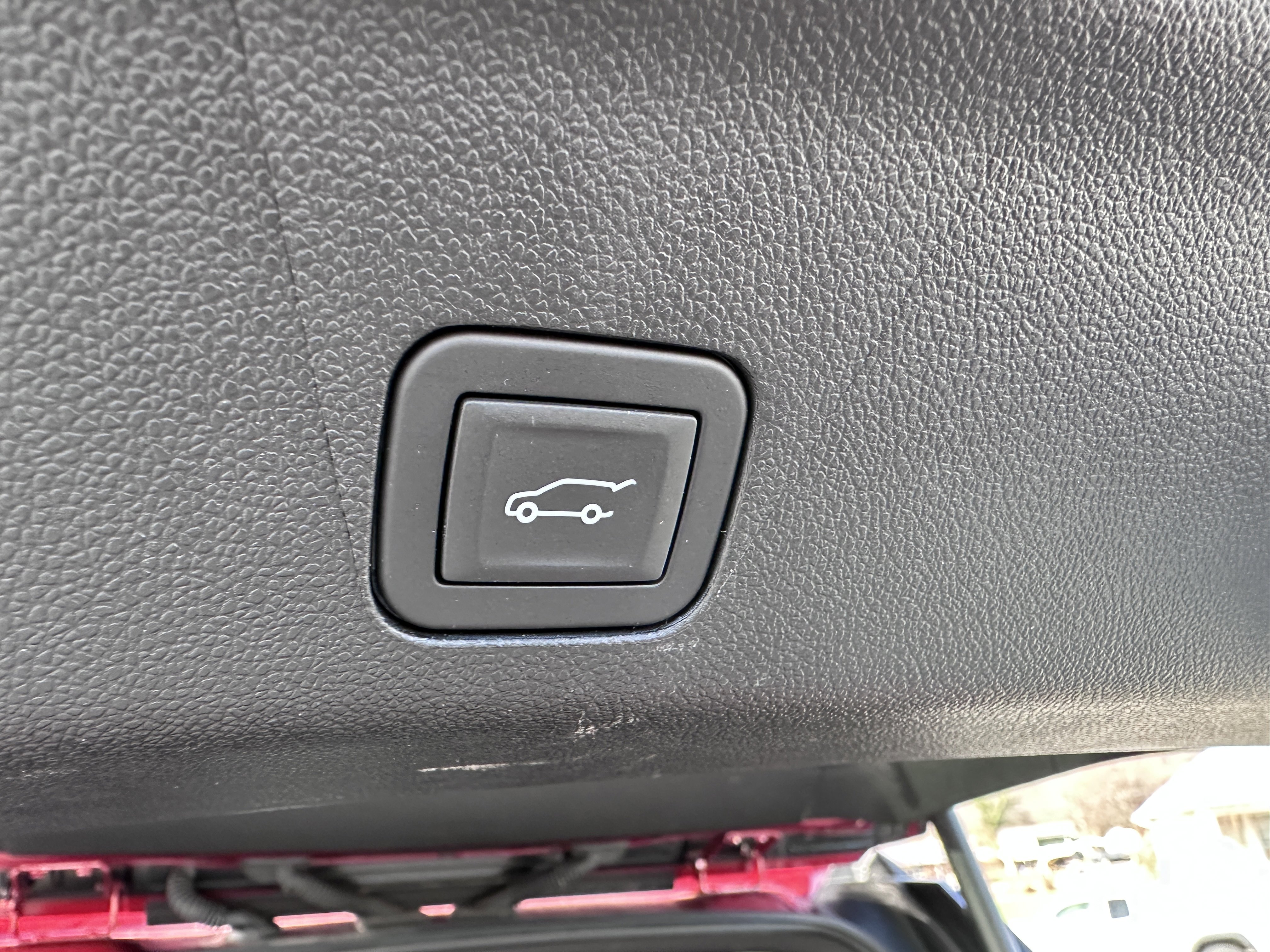 Used 2024 GMC Yukon SLT w/ SLT Luxury Package image 12