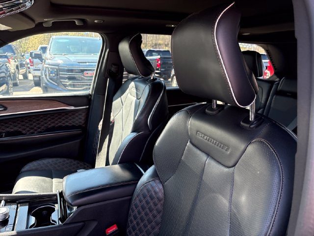 Used 2023 Jeep Grand Cherokee Summit w/ Advanced Protech Group IV AWD/4WD image 10