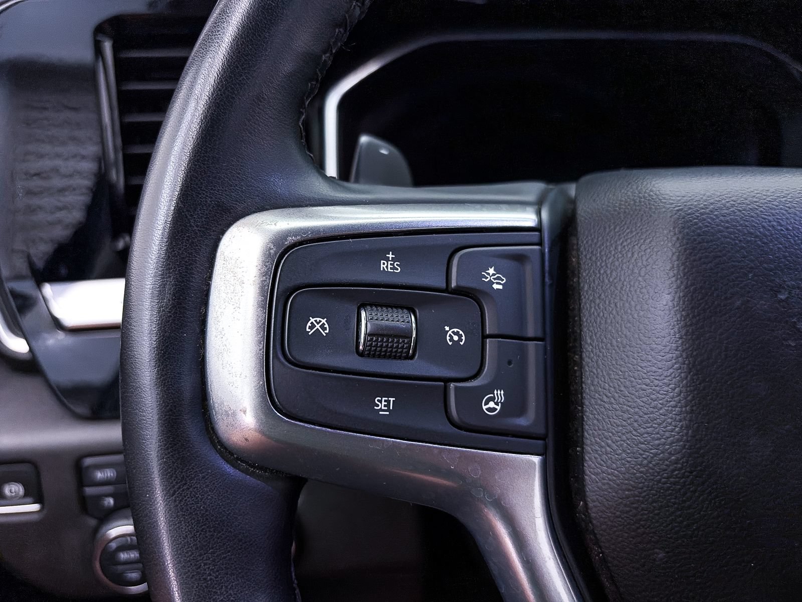Used 2024 Chevrolet Silverado 1500 LT AWD/4WD image 33