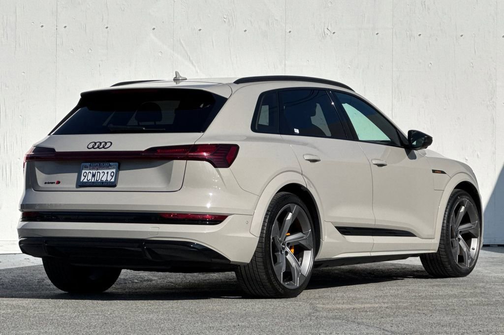 Used 2022 Audi e-tron S Prestige image 3