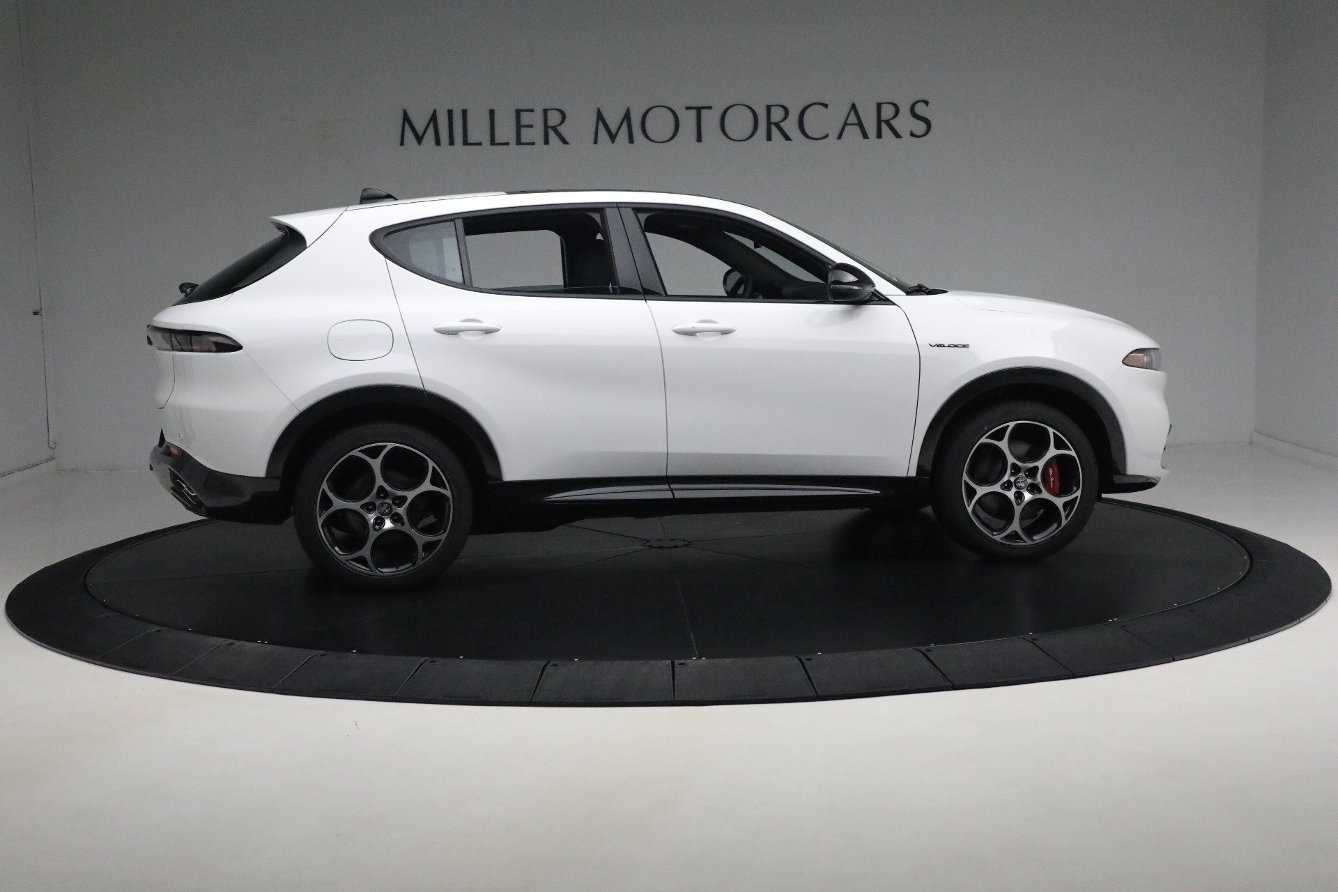 Used 2024 Alfa Romeo Tonale Veloce w/ Premium Interior Package AWD/4WD image 17