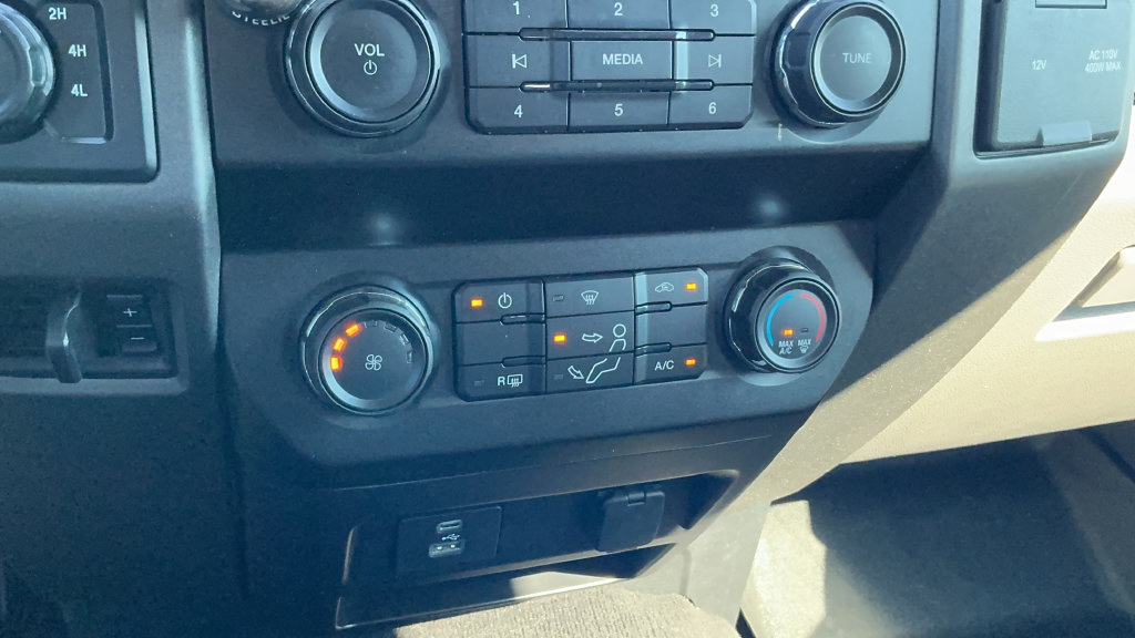 Used 2020 Ford F250 XL w/ STX Appearance Package AWD/4WD image 16