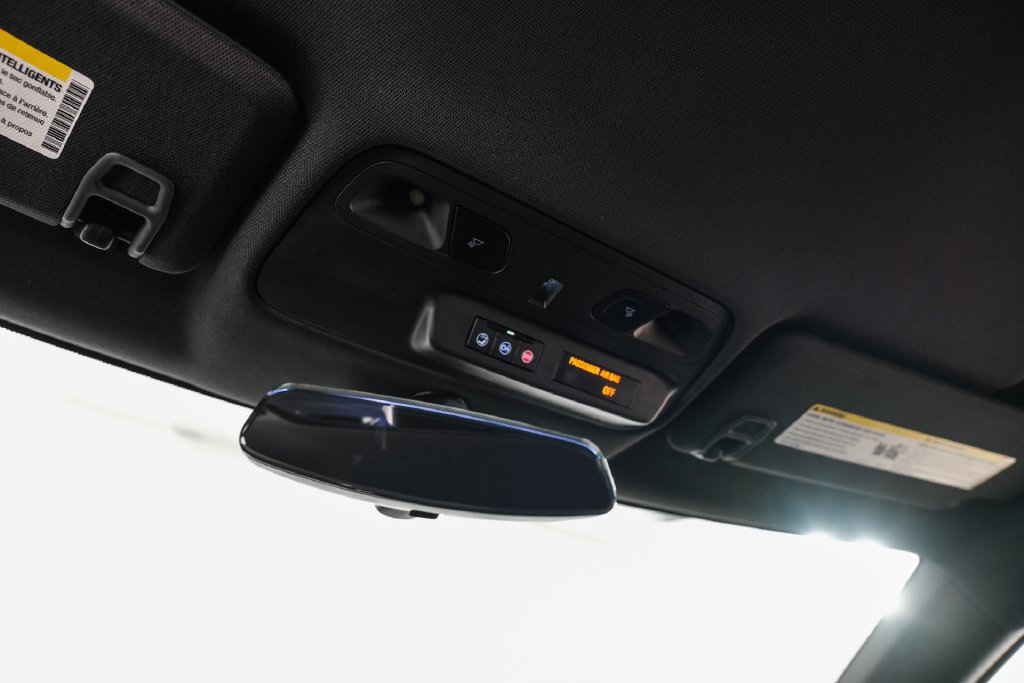 Used 2020 Chevrolet Camaro LT RWD image 27