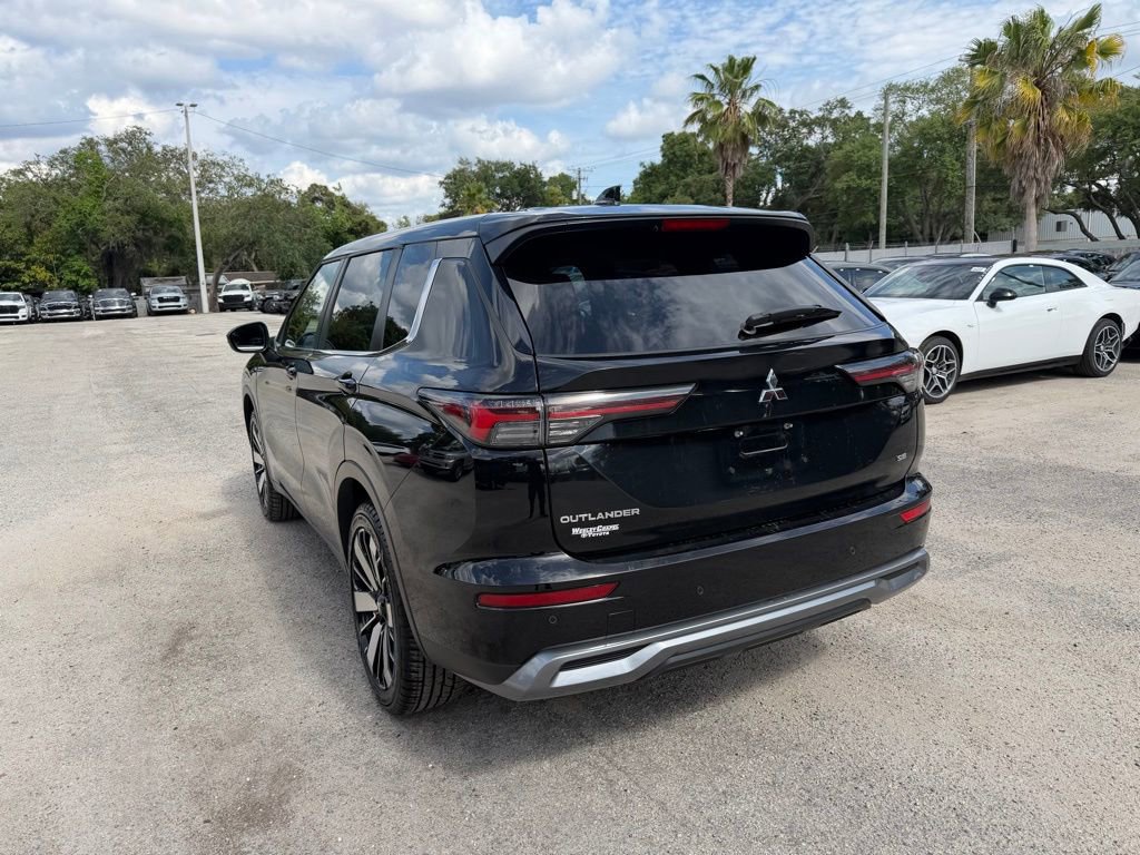Used 2025 Mitsubishi Outlander SE AWD/4WD image 4