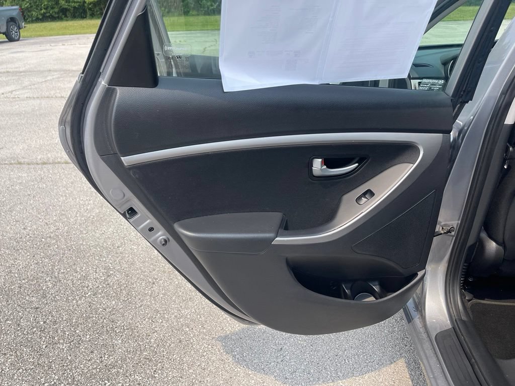 Used 2014 Hyundai Elantra GT FWD image 16
