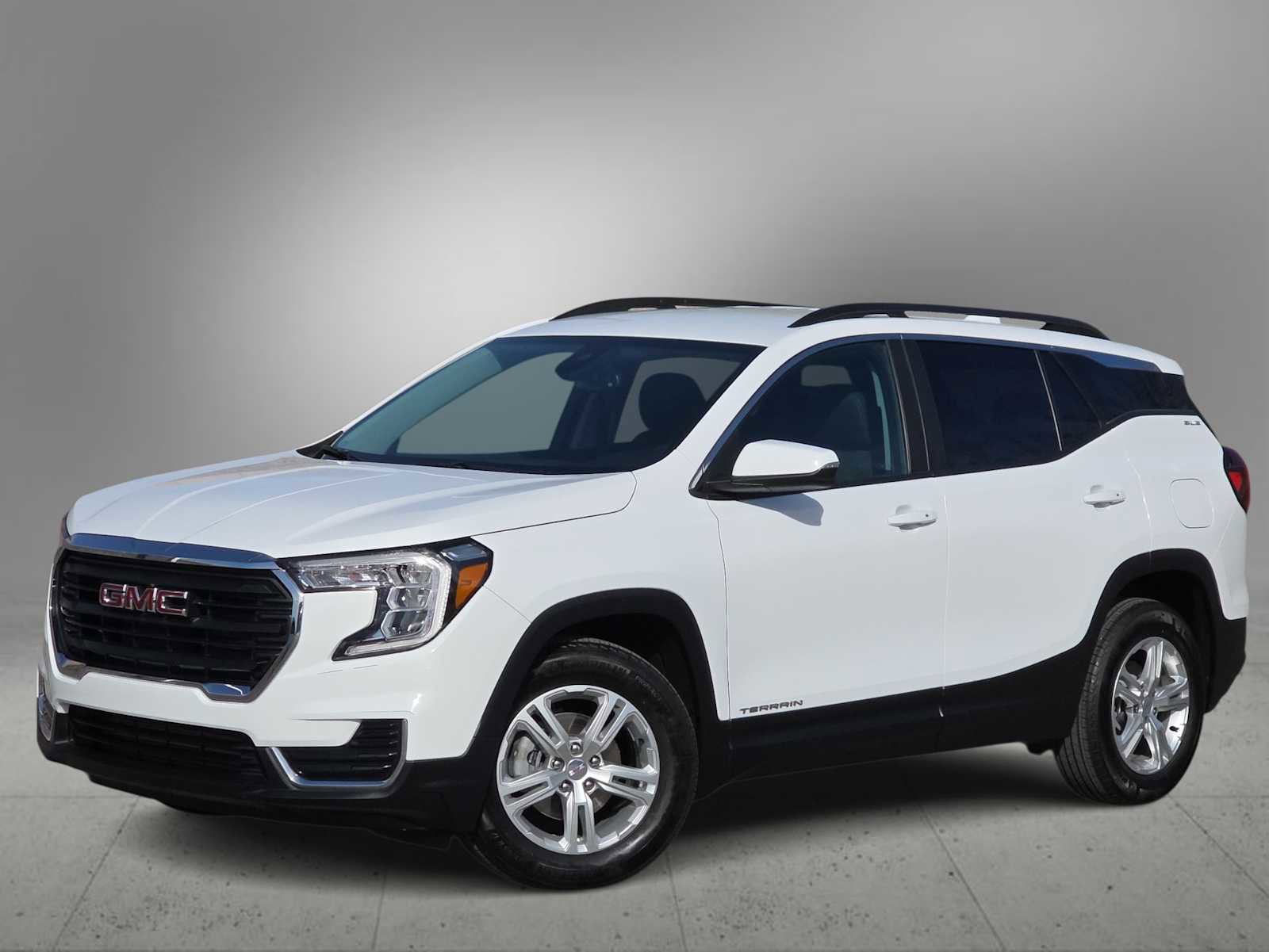 Used 2024 GMC Terrain SLE w/ Driver Convenience Package image 1