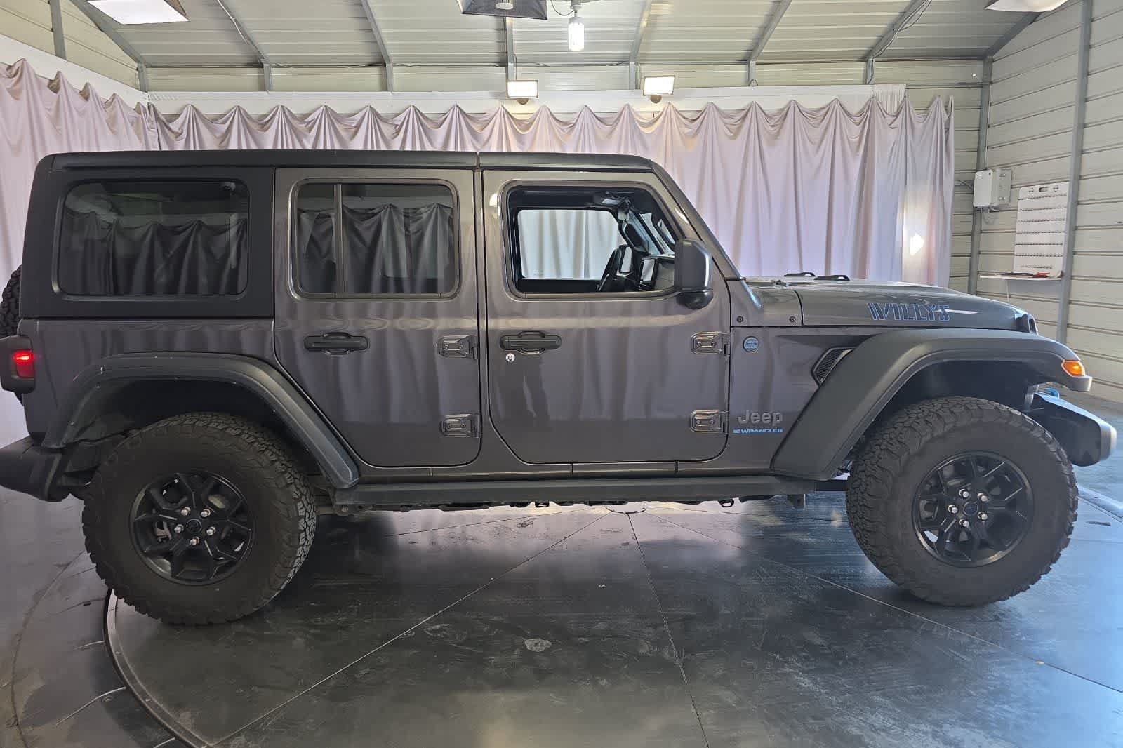 Used 2024 Jeep Wrangler Unlimited AWD/4WD image 9
