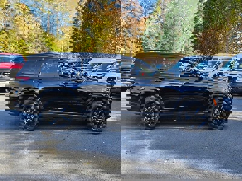 Used 2024 Jeep Grand Cherokee L Limited w/ Black Appearance Package image 18